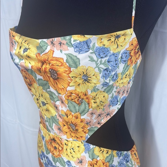 Hello Molly Sunlight Snaps Floral Cutout Midi Dress Yellow/Blue US 8 NWT - Picture 5 of 10